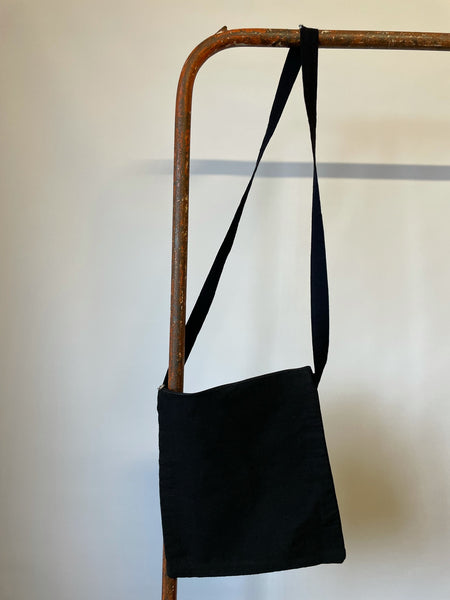 Bag with zip